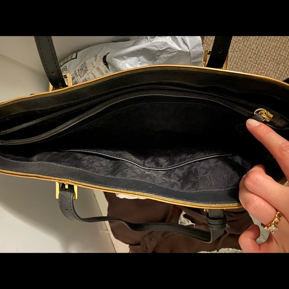 Michael Kors tote - Picture 4 of 4